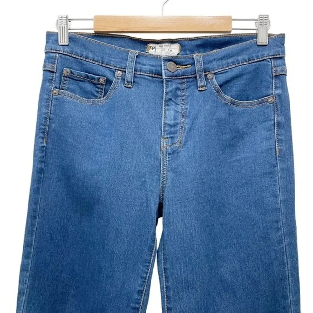 Free People Gummy Flare Jeans Mid Rise Dallas Medium Wash Stretch Denim Size 29 - Image 5