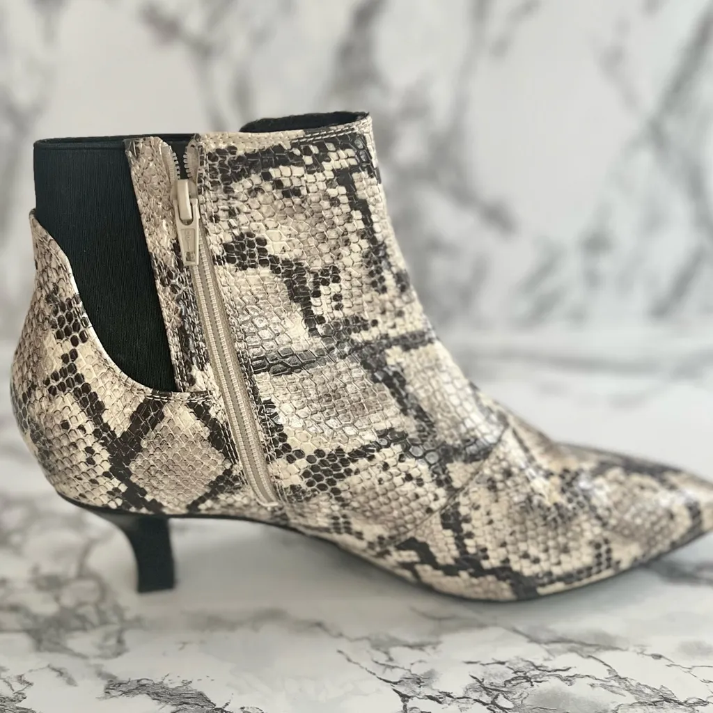 Clarks Kepley Erin Snakeskin Grey Kitten Heel Leather Pointed Toe Booties 9 - Image 11