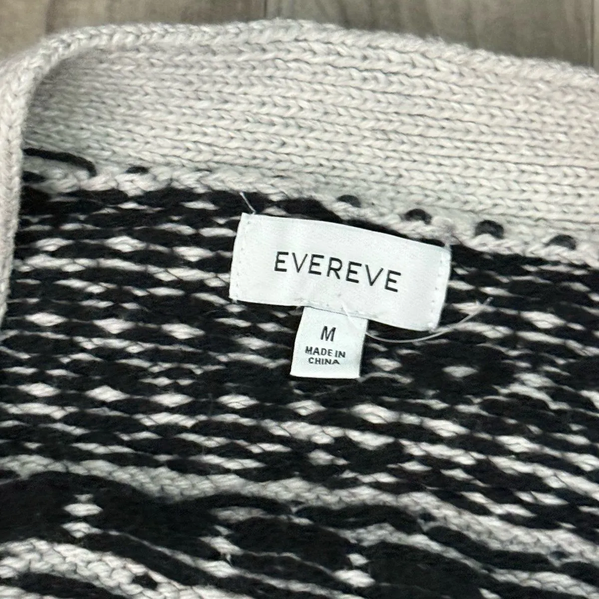 Evereve grey gray Aztec geometric pattern buttoned cardigan - Image 2