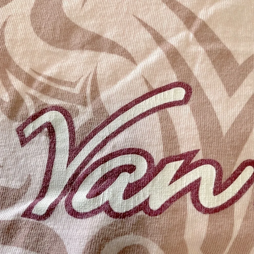 𝅺🎸 Vintage 2007 Pink Van Halen Concert T - Image 5