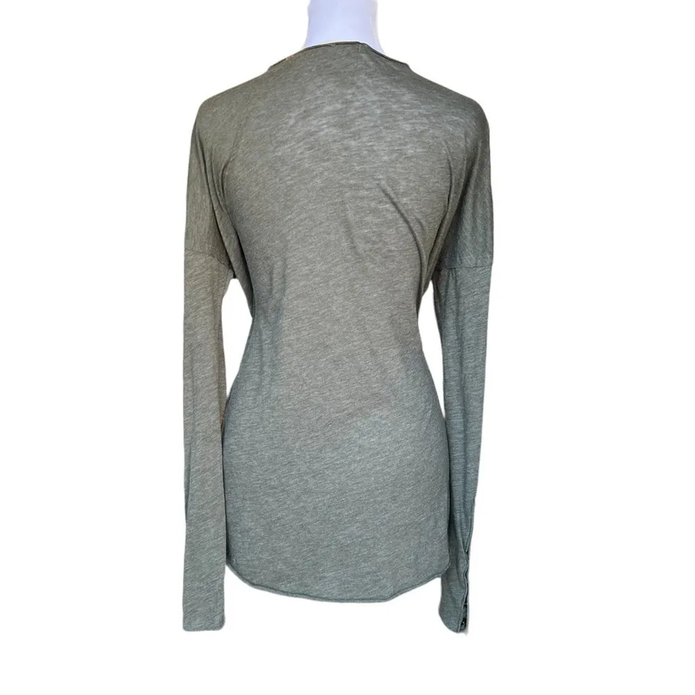 We The Free - Long Sleeve Flowy Green Shirt with Button Sleeve Detail Sz Small - Image 3