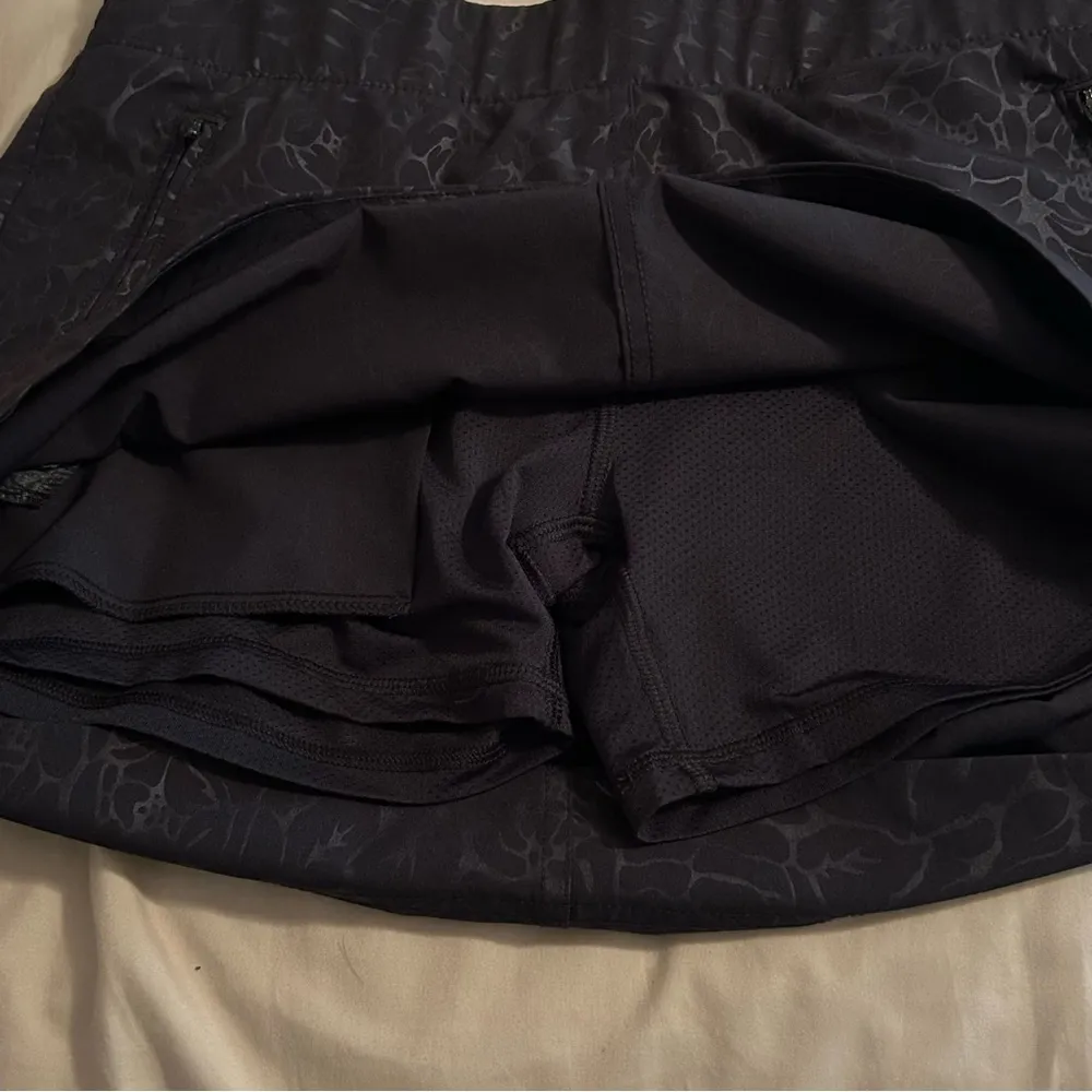 Orvis Women's Sz M Floral Embossed Pull-On Travel Skort Black Pockets Athletic - Image 10