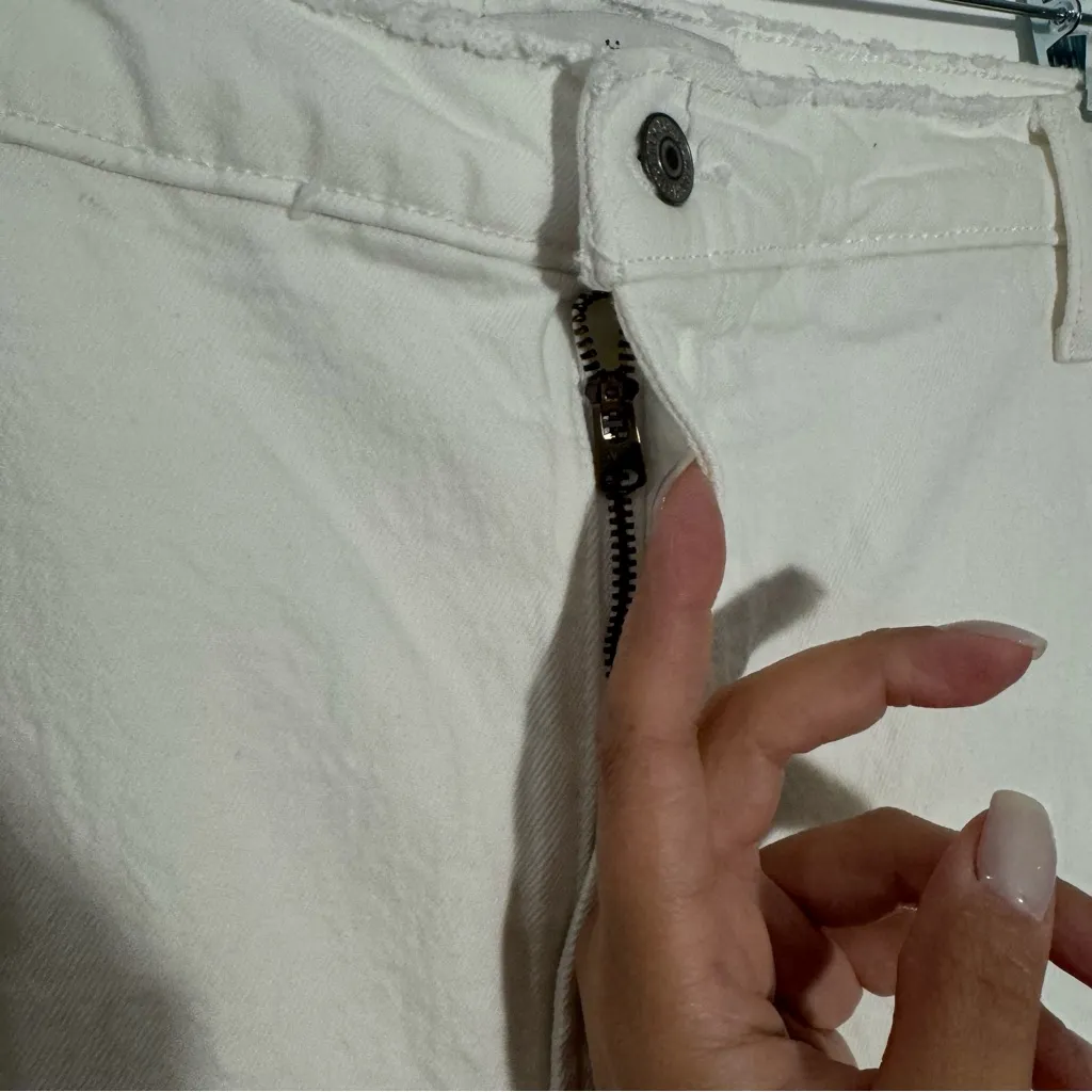 Abercrombie & Fitch‎ Ultra High Rise 90s Straight Jean White Ripped Knee 20 Long - Image 8