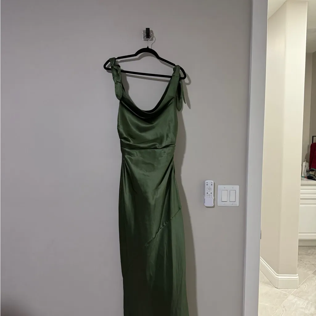 Petal & Pup Selma Off Shoulder Olive Dress Size M - Image 3