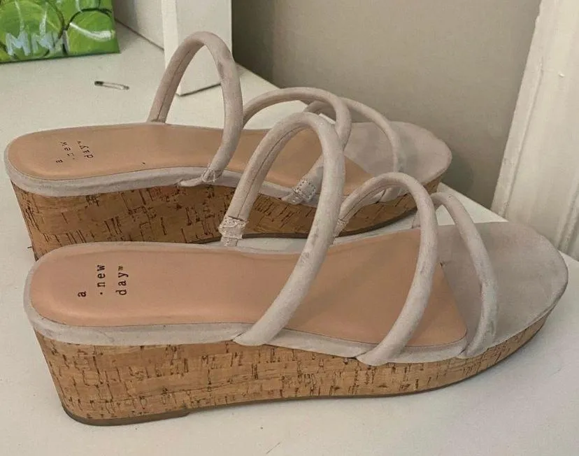 Cream Wedge Sandals White Size 8.5 - Image 5