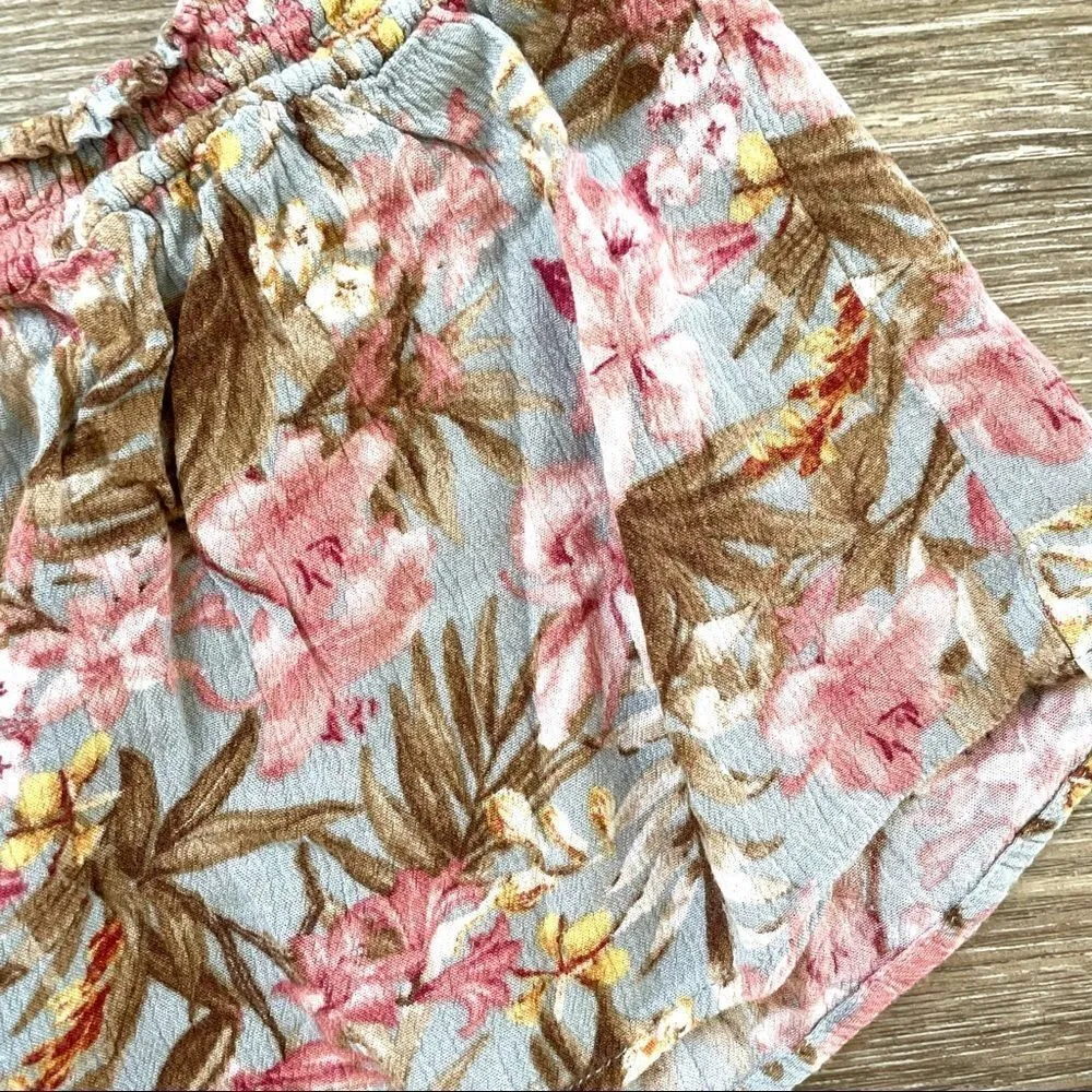Forever 21 floral short shorts - Image 4
