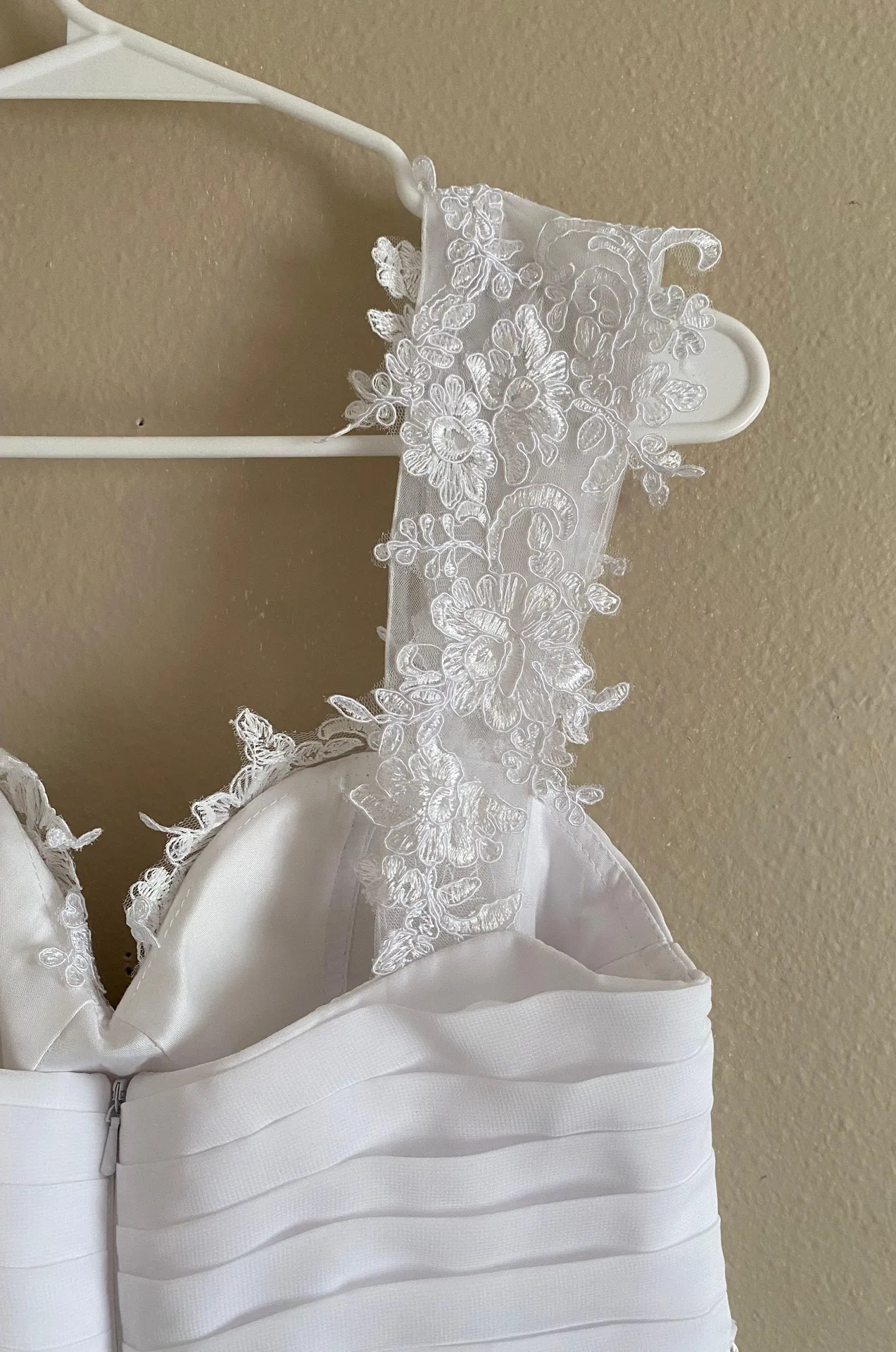 Mingda White Lace Floral Off The Shoulder Wedding Dress Size 6 - Image 12