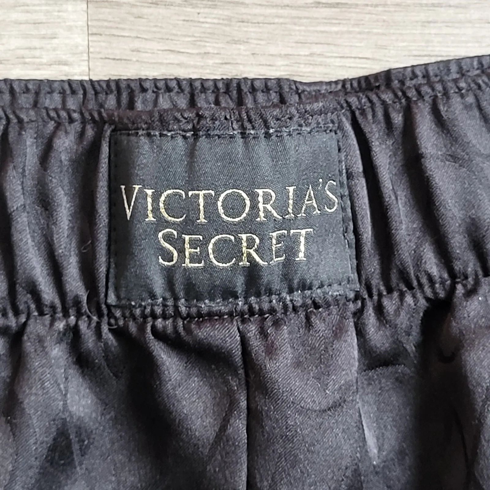 Victoria's Secret Black Satin Logo Print Sleep Shorts Pink Trim Women's Size XL - Image 3