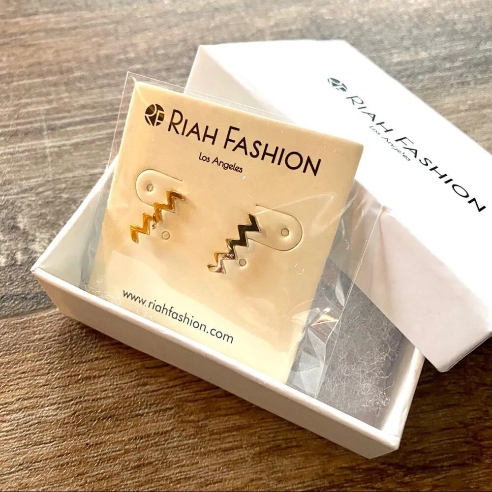 Riah Fashion Zig Zag Gold Tone Earrings - Image 2