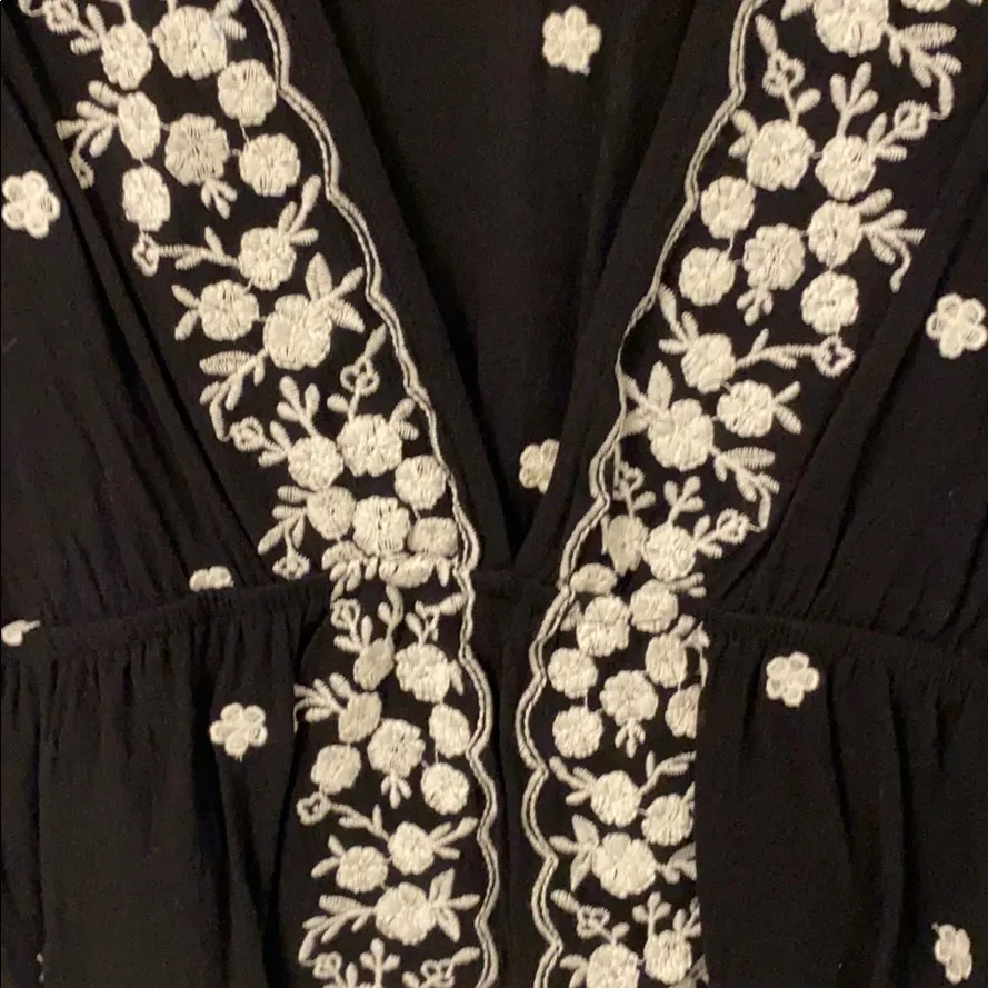 Plunging embroidered peplum style tank - Image 2