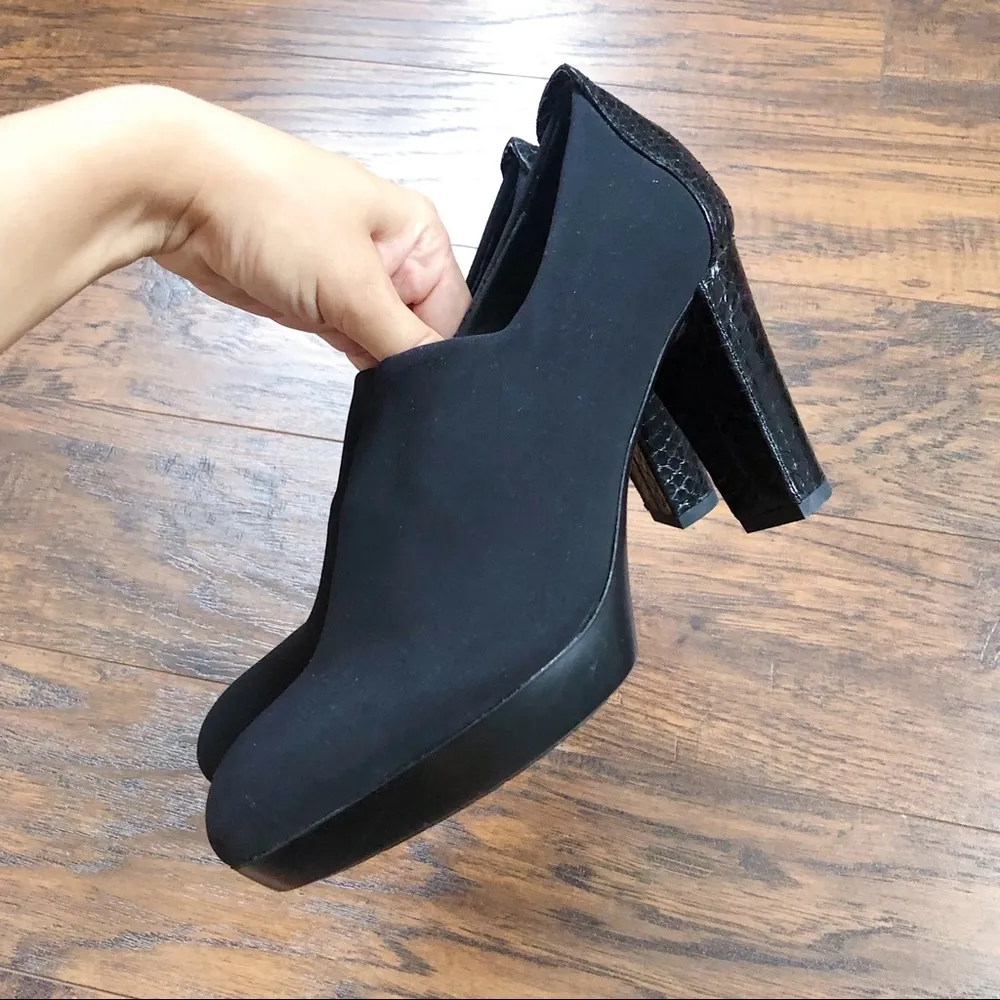 Donald J Pliner • Evelyn black platform pumps heels stretch snakeskin crepe Size 6.5 - Image 8