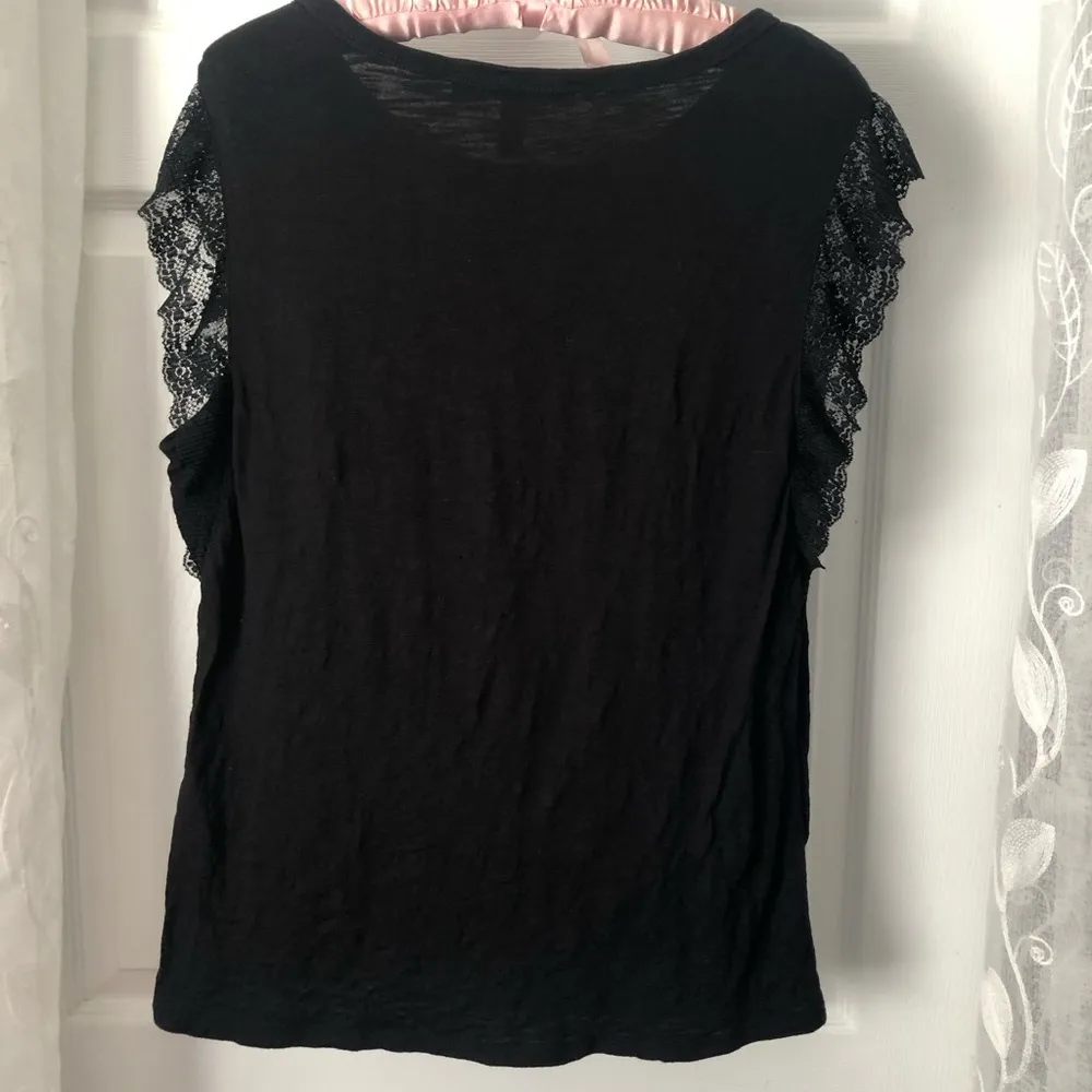 White House black market top t shirt, size medium - Image 8