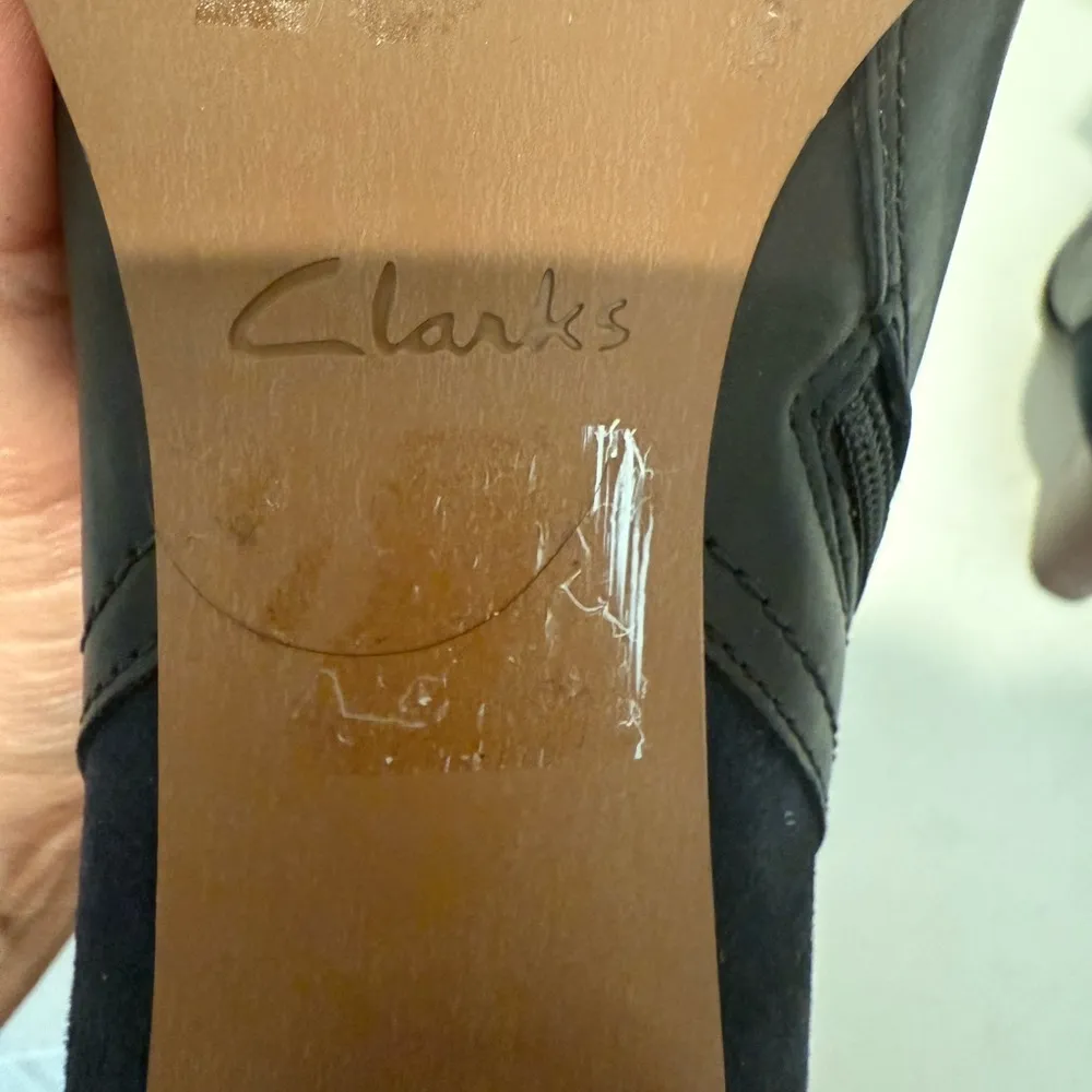 Clarks Kacia Garnet Buckled Ankle Boots Navy Blue Suede and Leather Size 8.5 - Image 11