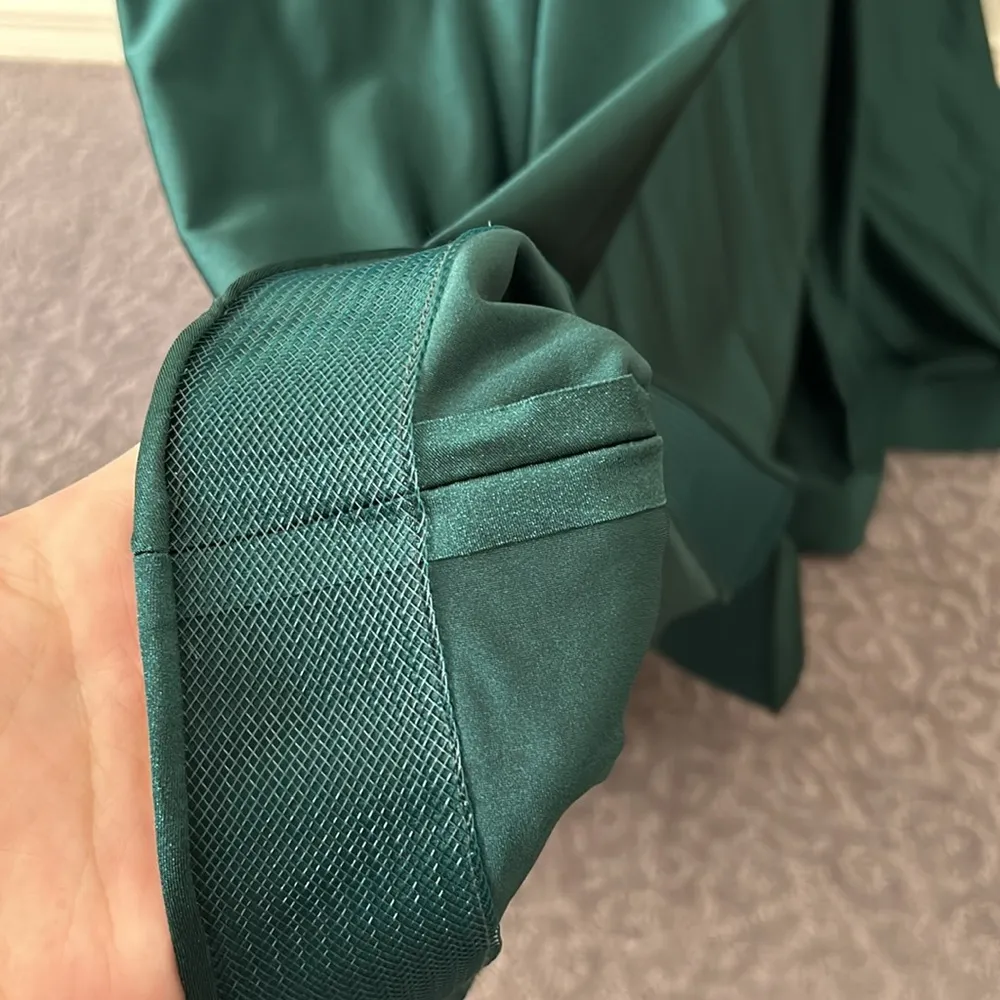 Emerald green mesh criss cross strap mermaid structured black tie gown - Image 4