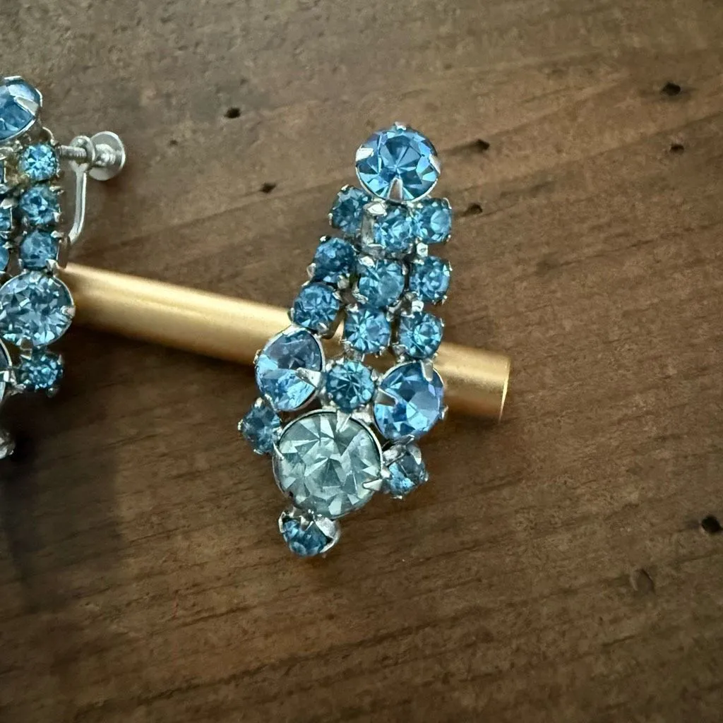 Vintage Ice Baby Blue Rhinestone Screw Back Earrings Silver Tone 1.5” - Image 3