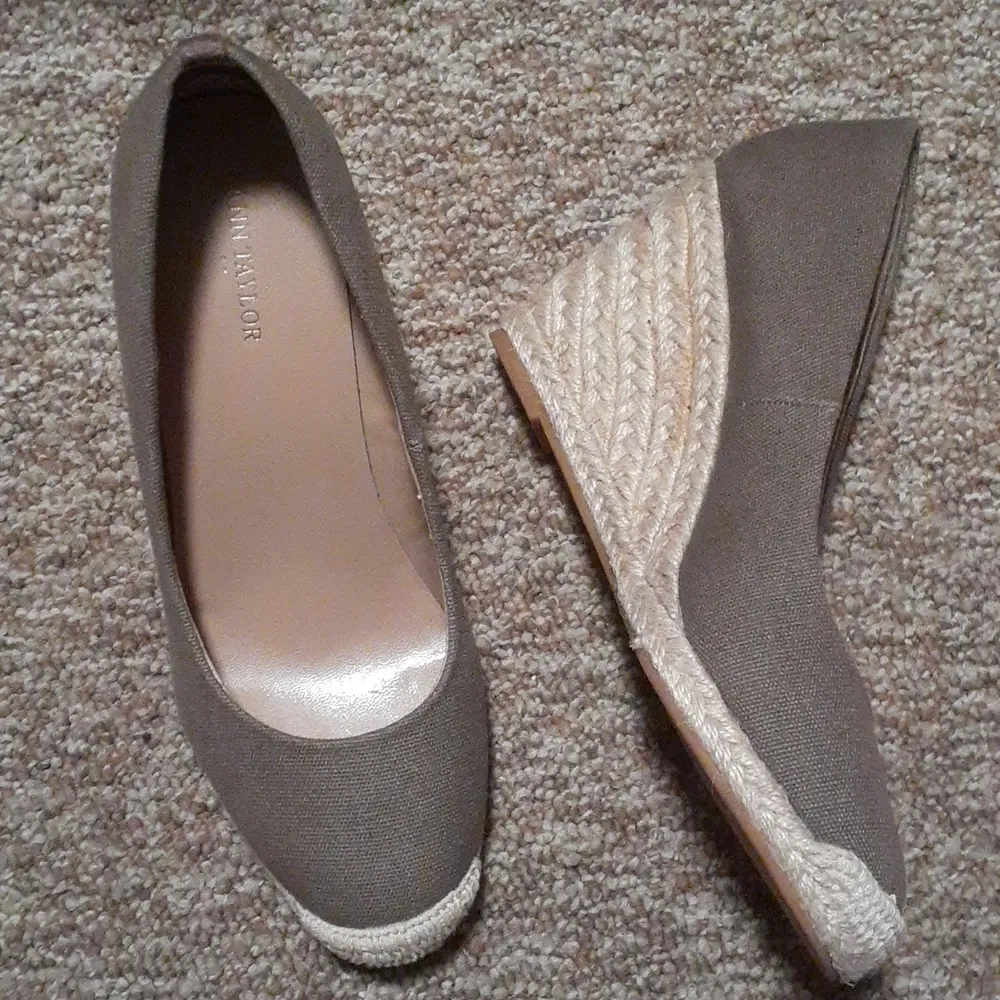 Ann Taylor  Wedges SIZE 6.5 - Image 2