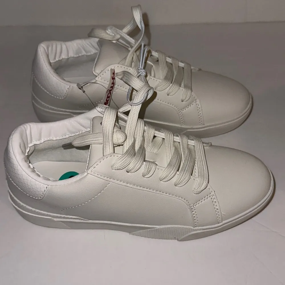 New York Emily All White Lace Up Sneakers Size 8 New No box - Image 13