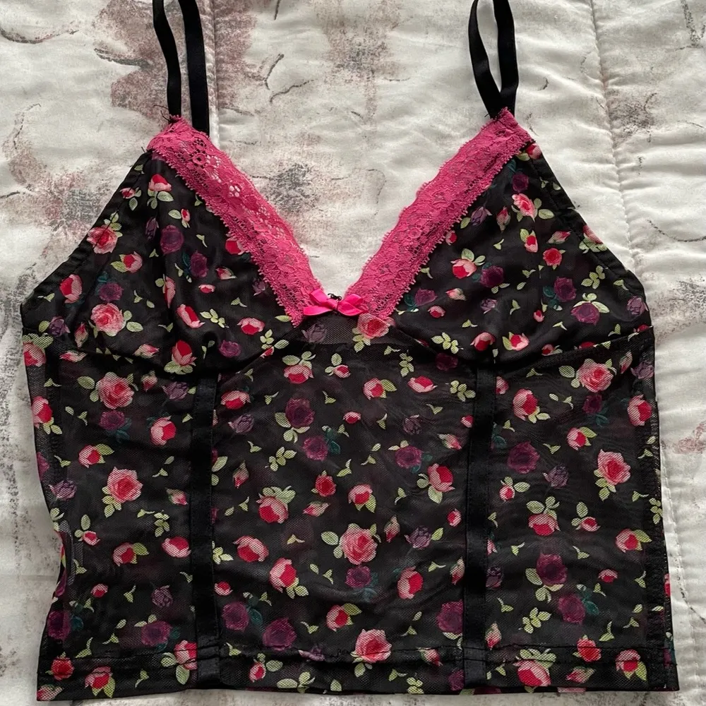 Floral black sheer pink lace trim spaghetti straps crop top, size S bohemian - Image 10