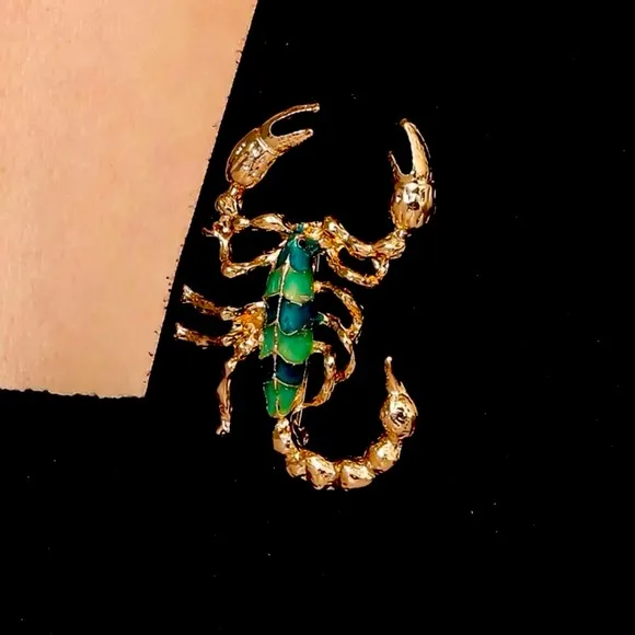 NWT Green & Gold Scorpion Design Brooch Pin, Spice Up Your Blazers and Suits!🦂 - Image 2