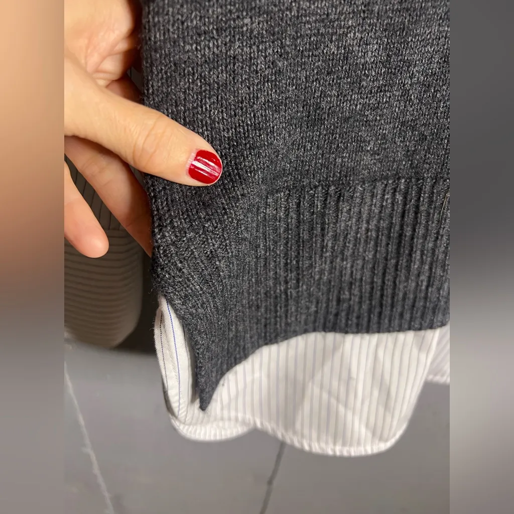 Brochu Walker Grey Cashmere Blend Sweater With White Collared Shirt XS - Image 7