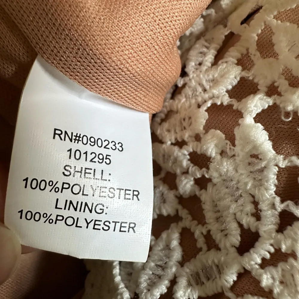 Kendall & Kylie Two Piece Set Lined Lace Cream with Nude Lining Size Small - Image 10