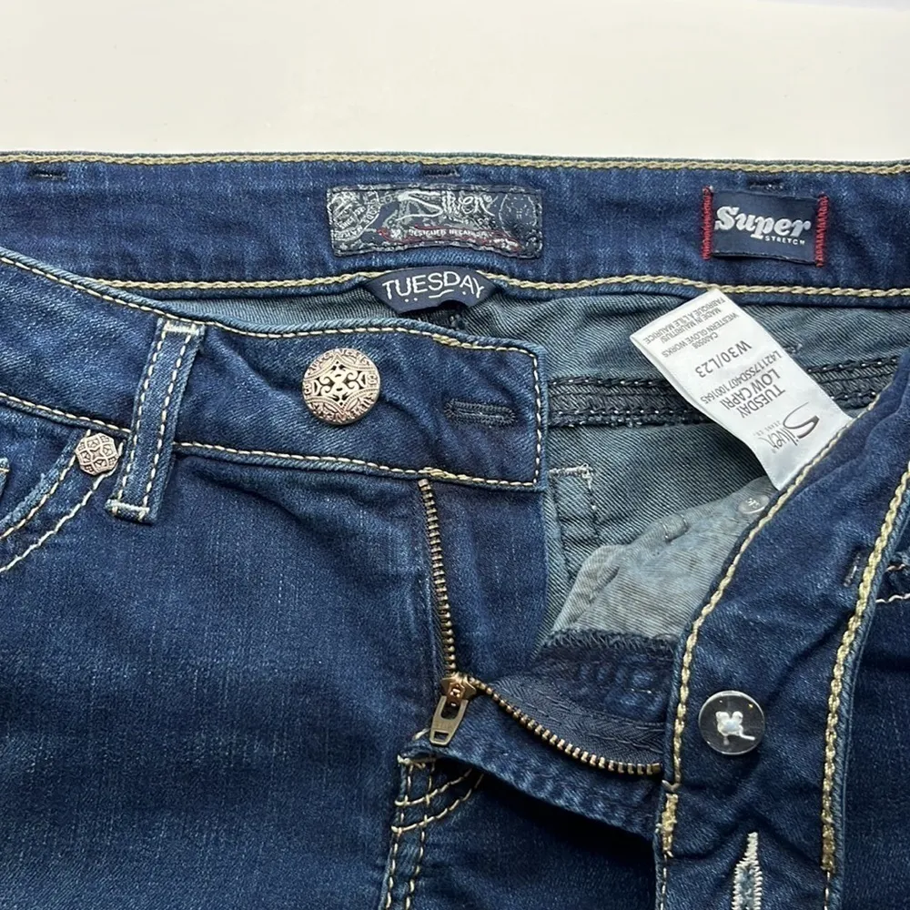 Silver Jeans Tuesday Low Capri Size 30 - Image 16