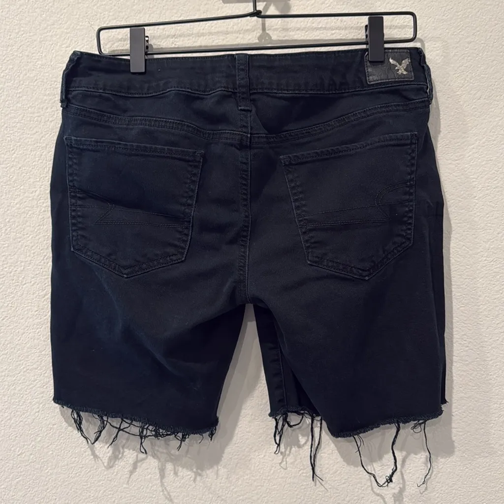 American Eagle Women's Black Straight Denim Raw Hem Shorts Extra Long Size 8 - Image 4