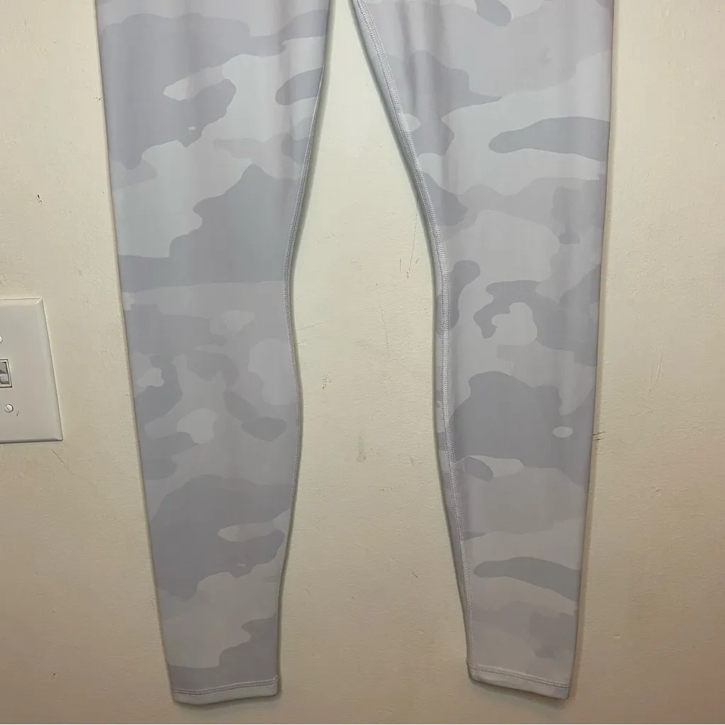 ALO Yoga High Waisted Vapor Active Legging 7/8 Camo White/Gray Sz Medium READ - Image 9