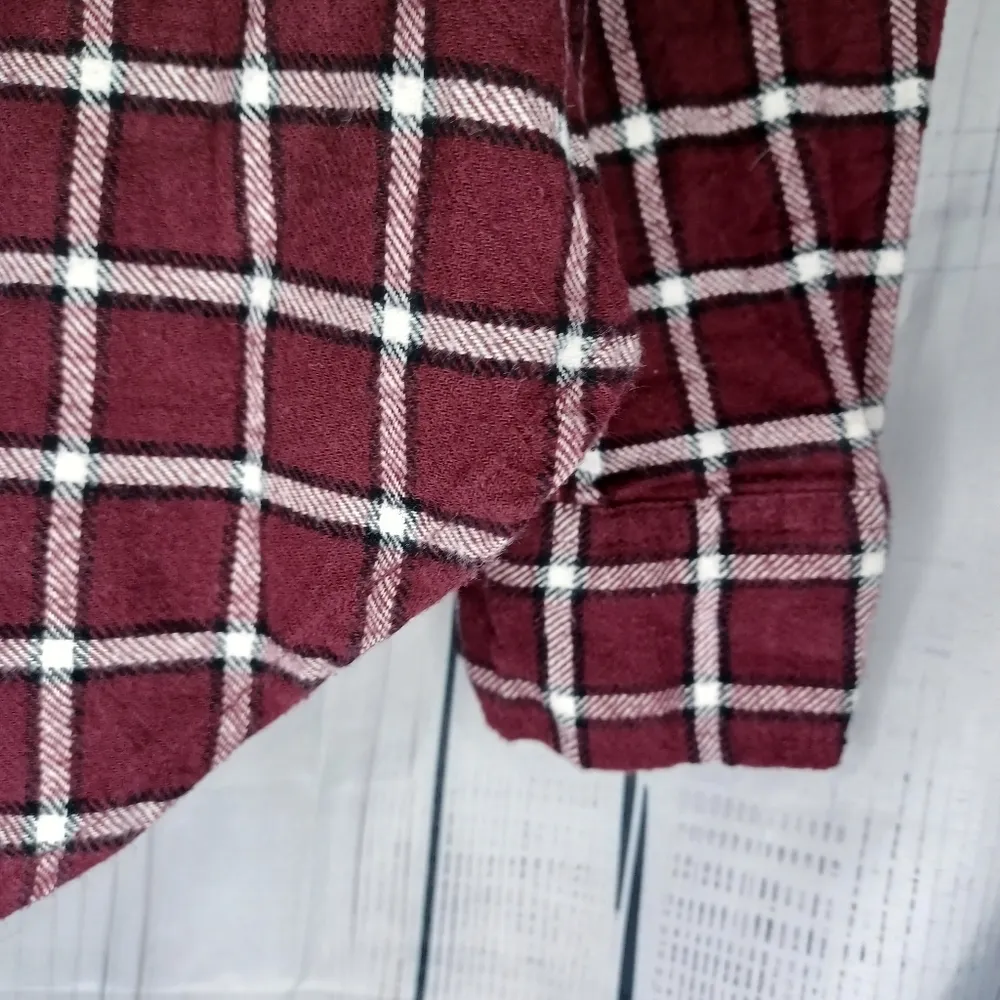 Hollister Women's Burgundy Plaid Casual Flannel Shirt - Image 4
