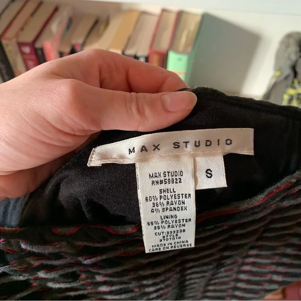 Max Studio Black, Red, and Gray Patterned Skirt Size Small - Image 3