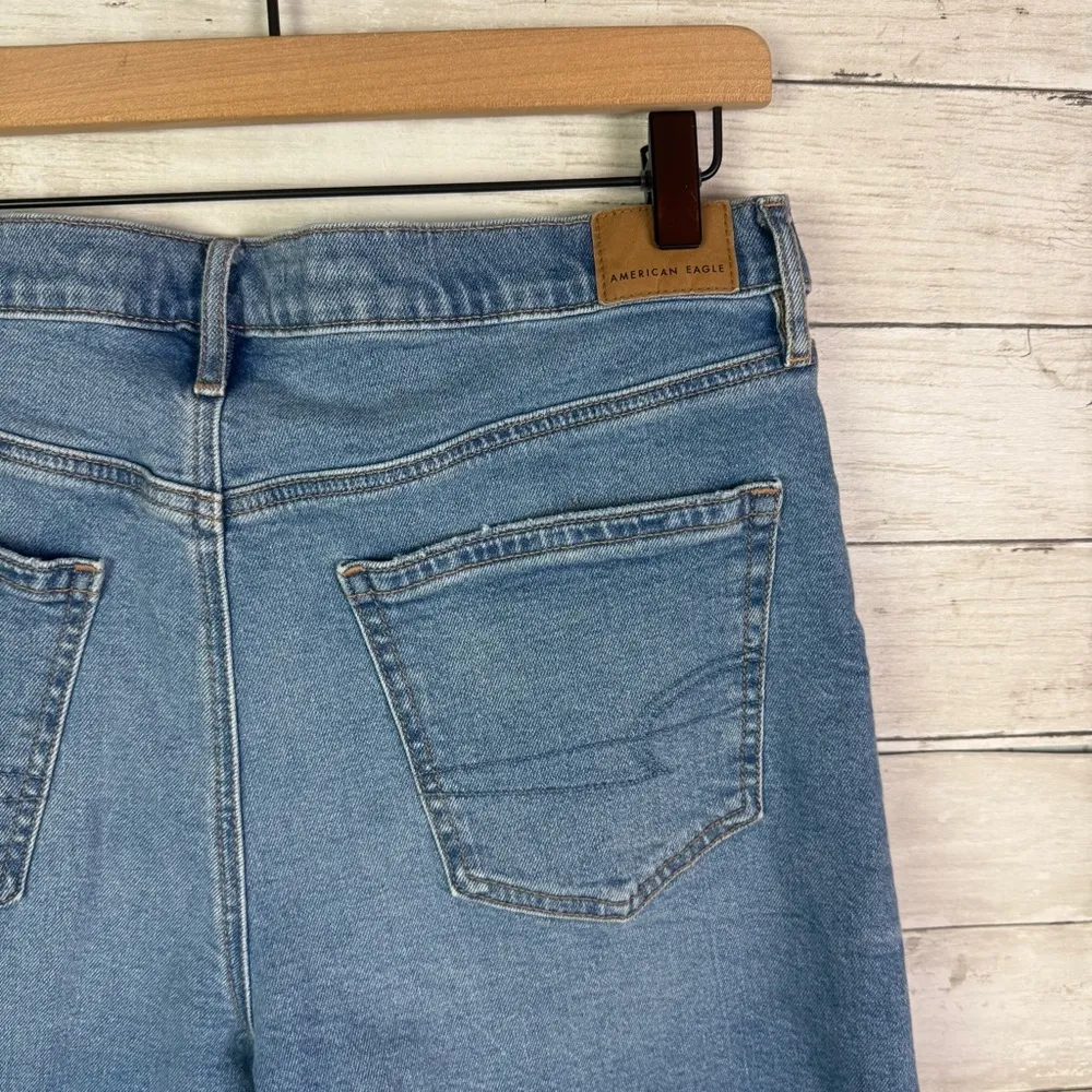 American Eagle Relaxed Denim Shorts Size 10 - Image 4