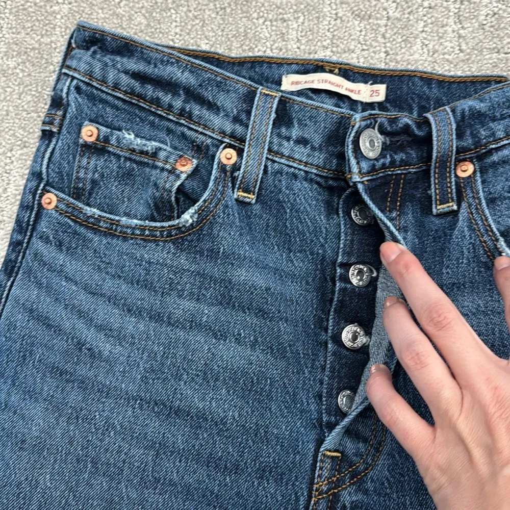 Levi’s Premium “Ribcage Straight Ankle” wide leg baggy medium wash jean 3-pocket - Image 5