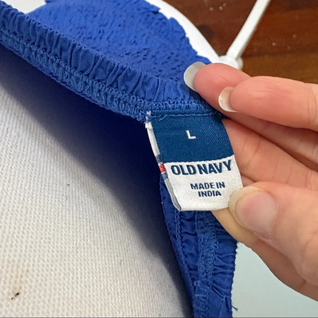 Old Navy royal blue smocked sleeveless eyelet lace crop top shirt size larg - Image 4