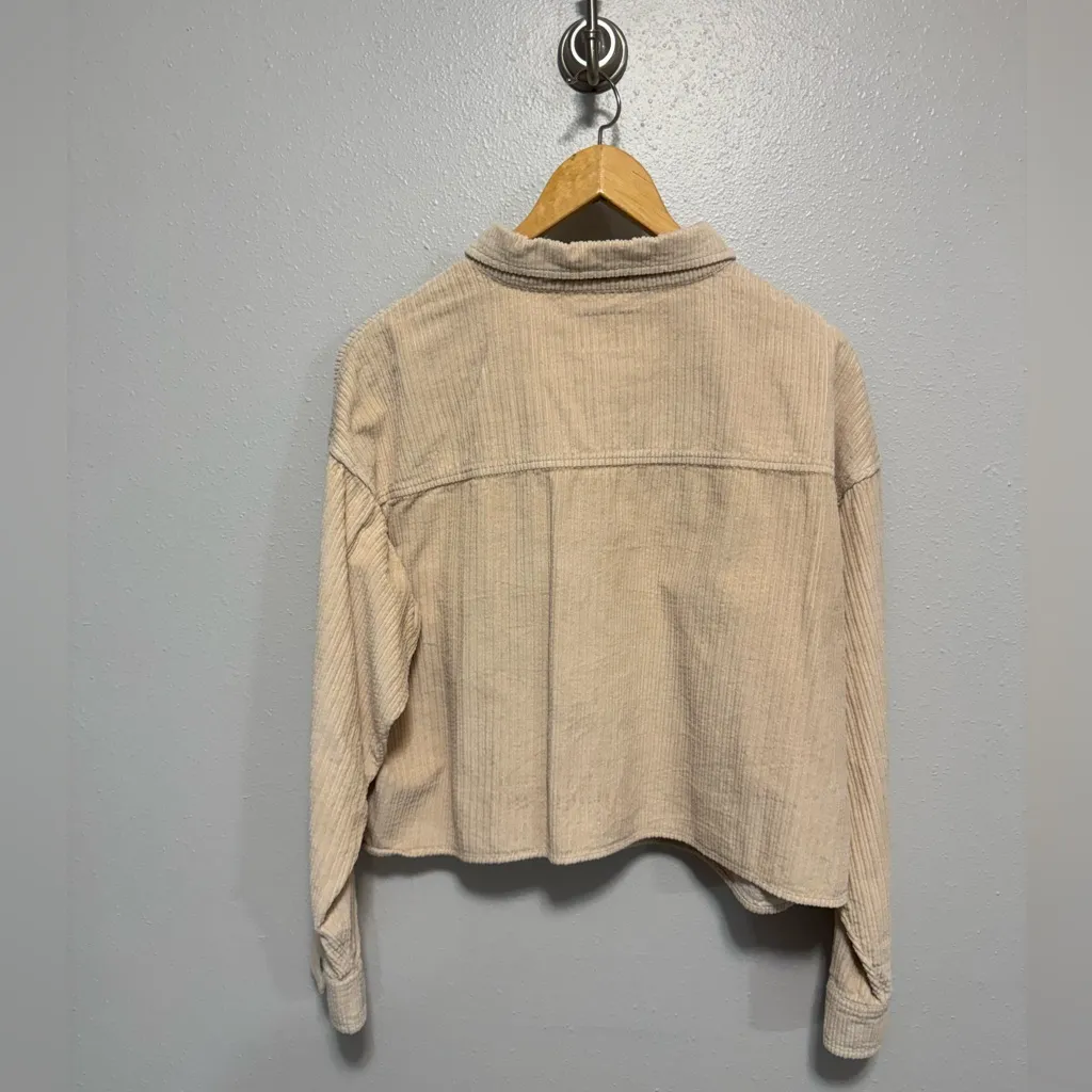 American Eagle Corduroy Cropped Button Down - Size Medium - Image 4