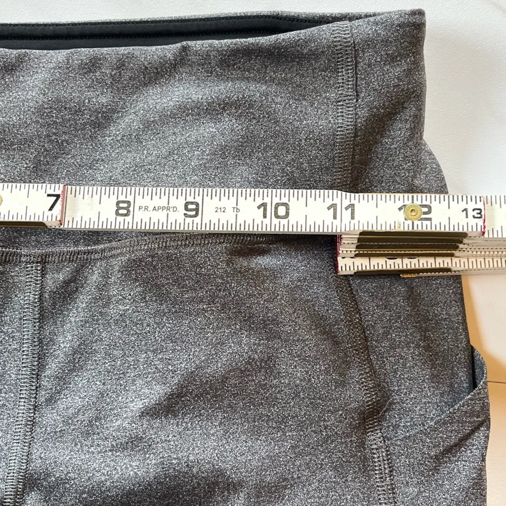 Lululemon pace Revival Gray and Black Crop with side pockets size 4 - Image 6