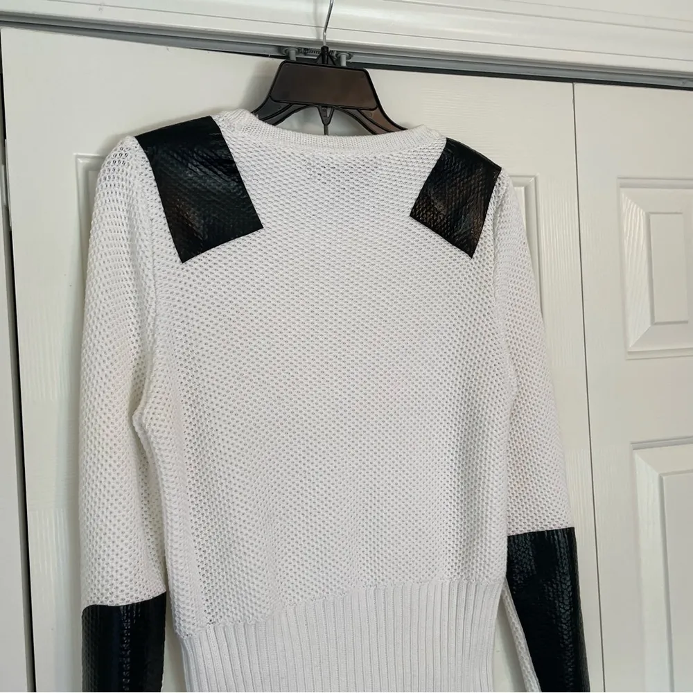 Rag & bone White Knit Crewneck Sweater Black Patent Patchwork Sz Large - Image 10