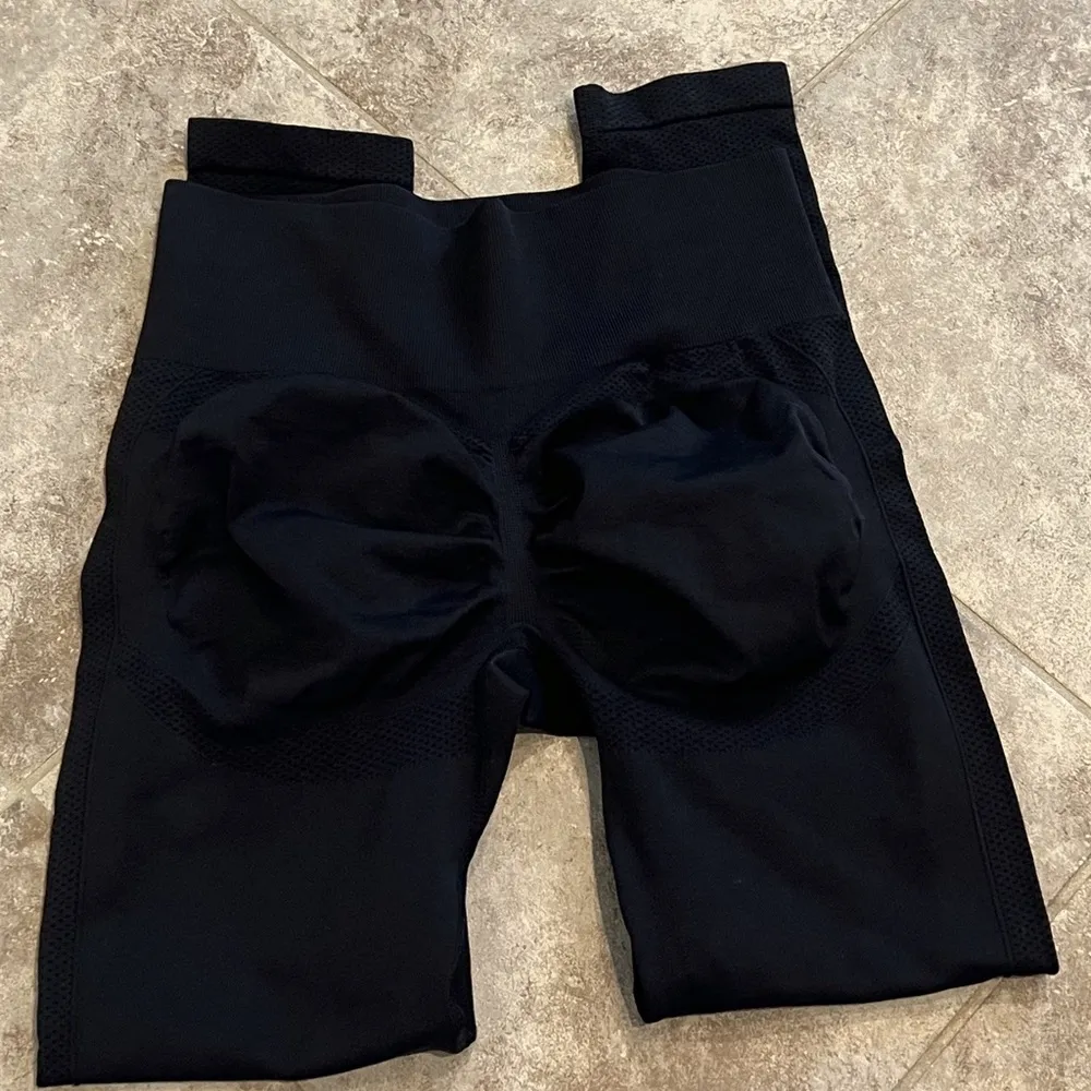 NEW High Rise Scrunch Butt Stretch Slimming Black Leggings Medium women’s - Image 8