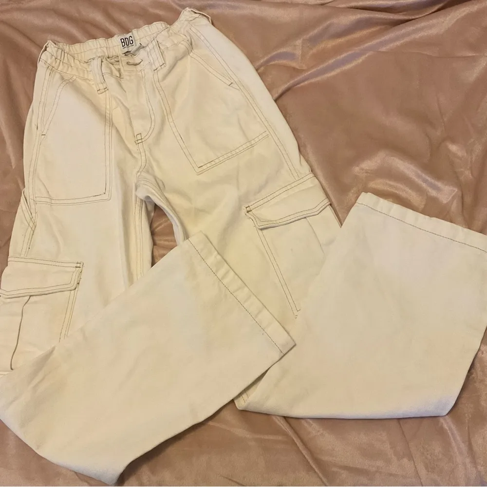 BDG skate Cream Multi-Pocket Cargo Pant size W24 L32 - Image 2