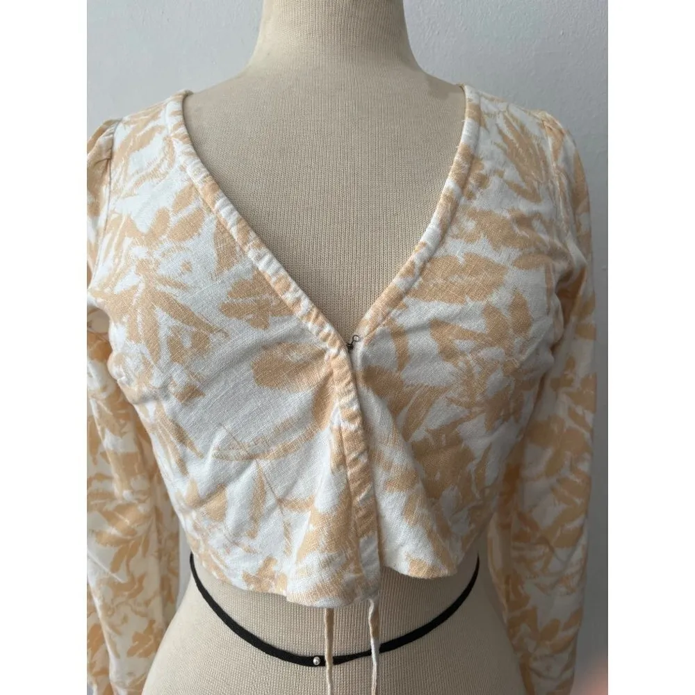 Abercrombie & Fitch peach white Long Sleeve tropical palm tree cropped top S - Image 4