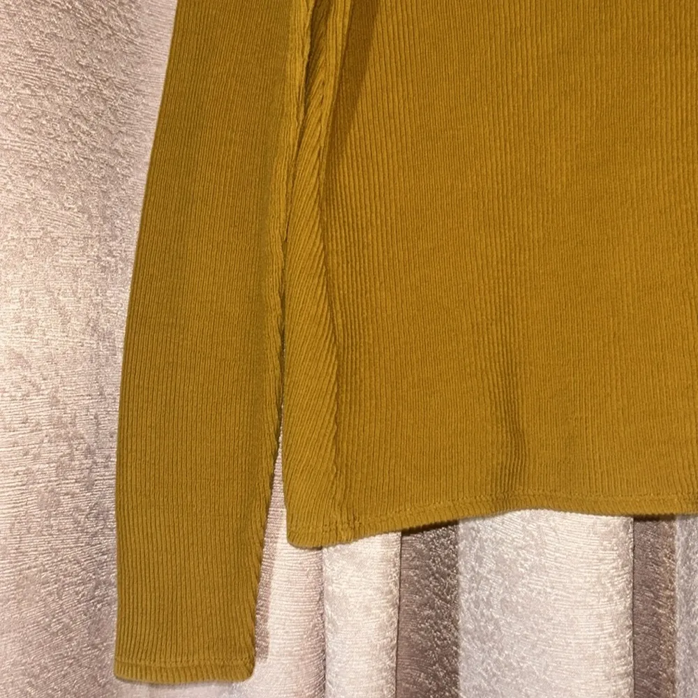 Size S Mustard Knotted Front Long Sleeve - Image 6