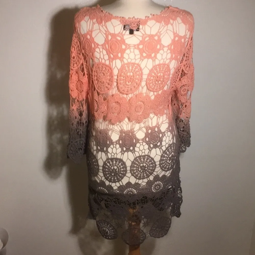 Angie eyelet lace Ombré pink gray top coverup size M - Image 3