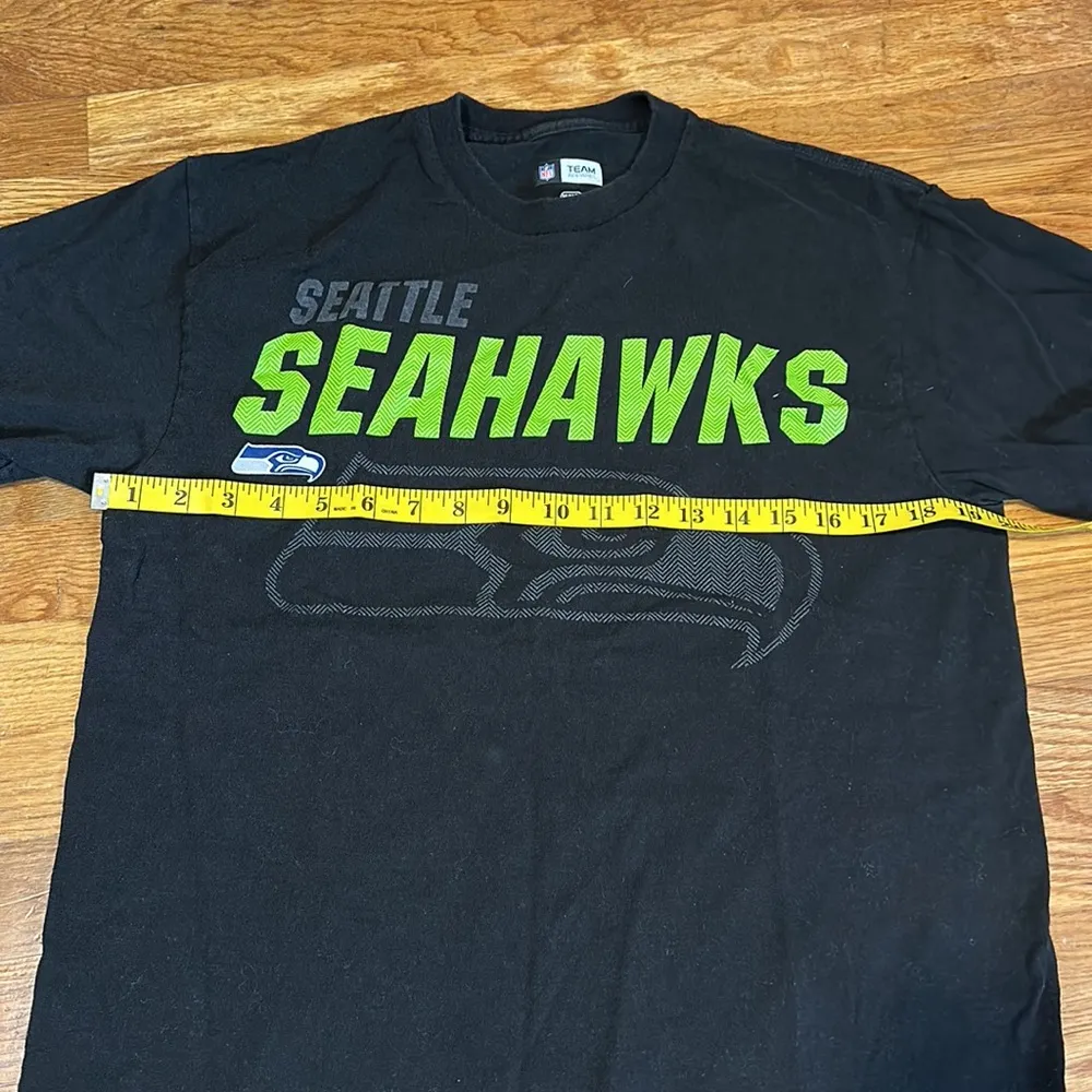 Seattle Seahawks Black Green NFL Team Apparel Football T-shirt Shirt Medium - Image 3