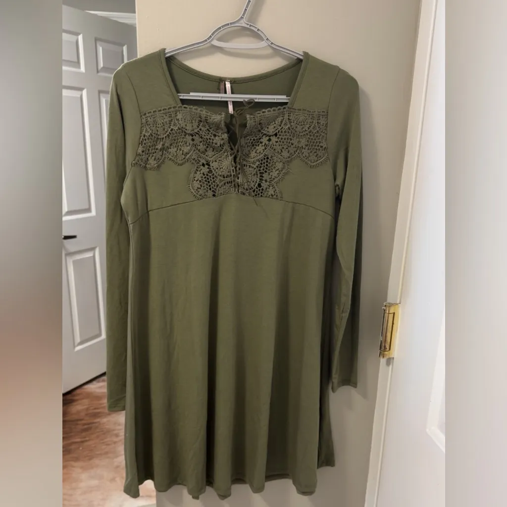 NWOT Poof! Boho crochet lace detail long sleeve olive dress S - Image 2