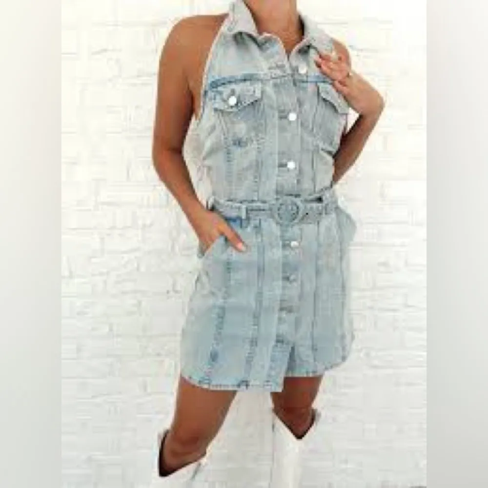 Le Lis Collection halter denim belted open‎ back mini dress Large - Image 2