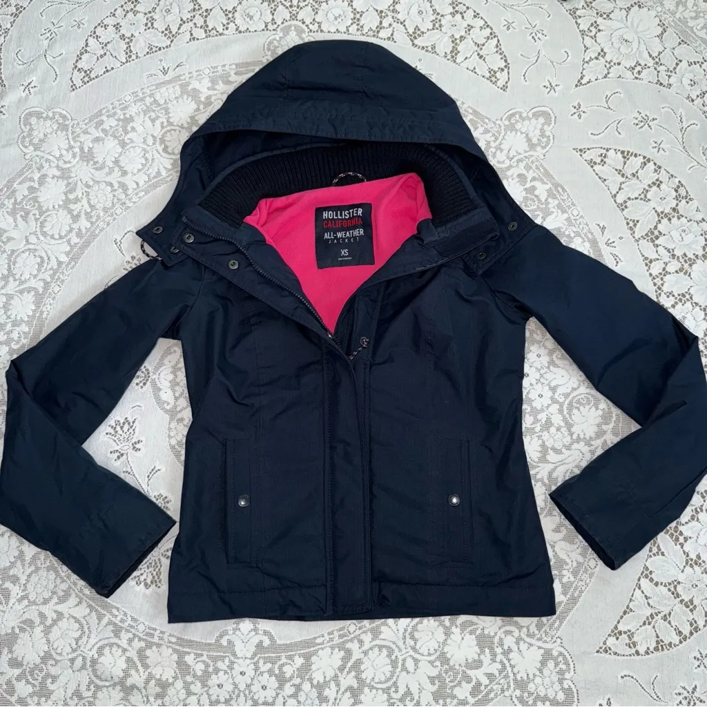 Hollister Women's All Weather Dark Blue with Neon Pink lining XS Jacket - Image 2