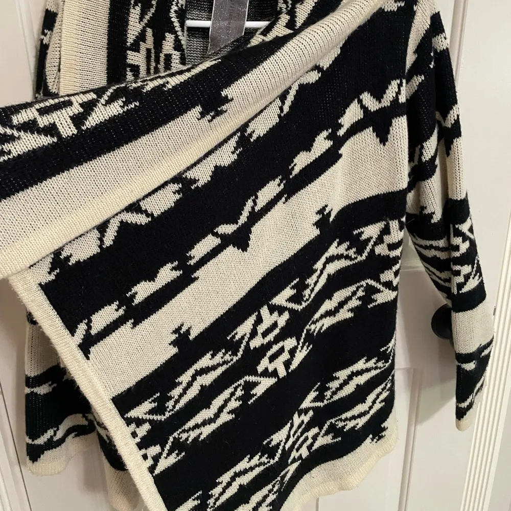 Moon Collection Aztec Print Black & Cream Chunky Knit Cardigan L - Image 9
