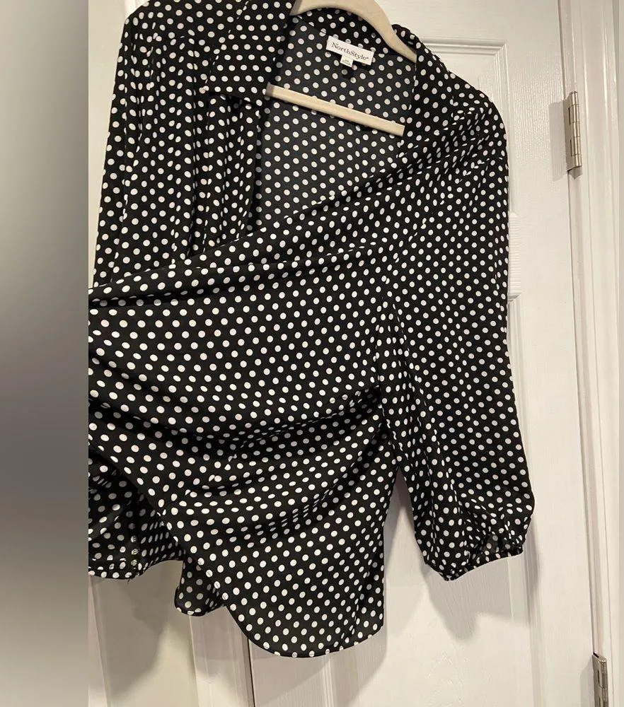 NWOT NorthStyle Size 2X Black Cream Polka Dot 3/4 Sleeve Flowy Wrap Front Blouse - Image 4