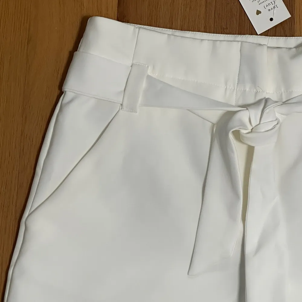 Cooper & Ella Boutique White Eyelet Front Tie Belt Dress Shorts NWT - Image 6