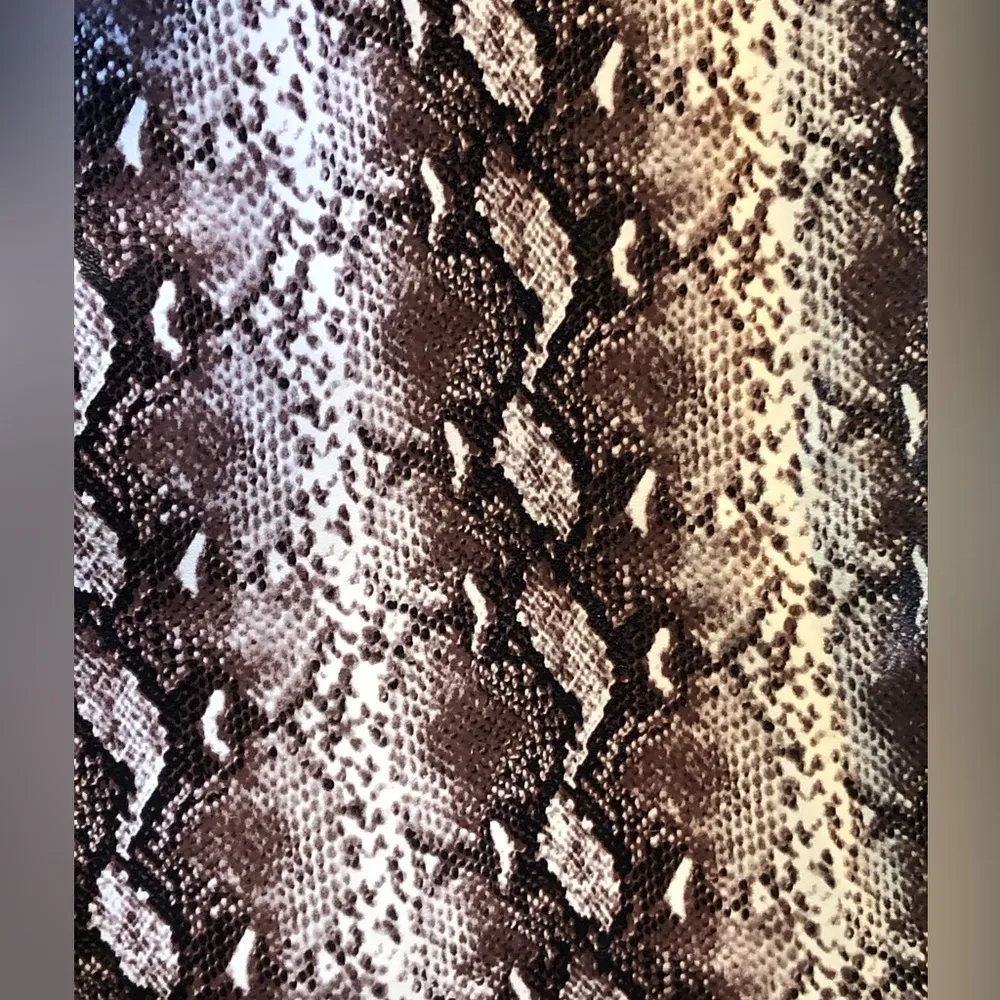 Gorgeous Pleather Snakeskin Skirt from entro Size Medium Vegan Friendly - Image 5