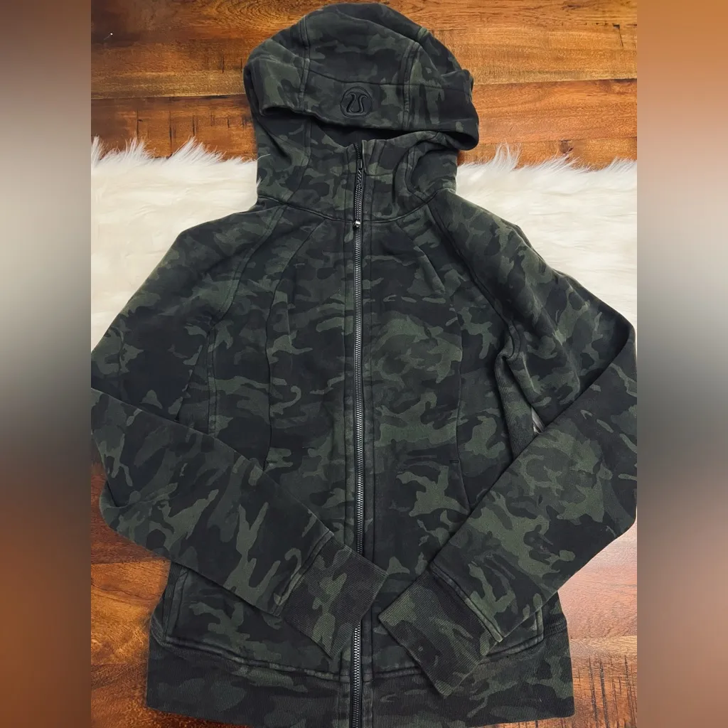 Lululemon Scuba Hoodie Fleece Incognito Camo Multi Gator Green, Size 8 - Image 2